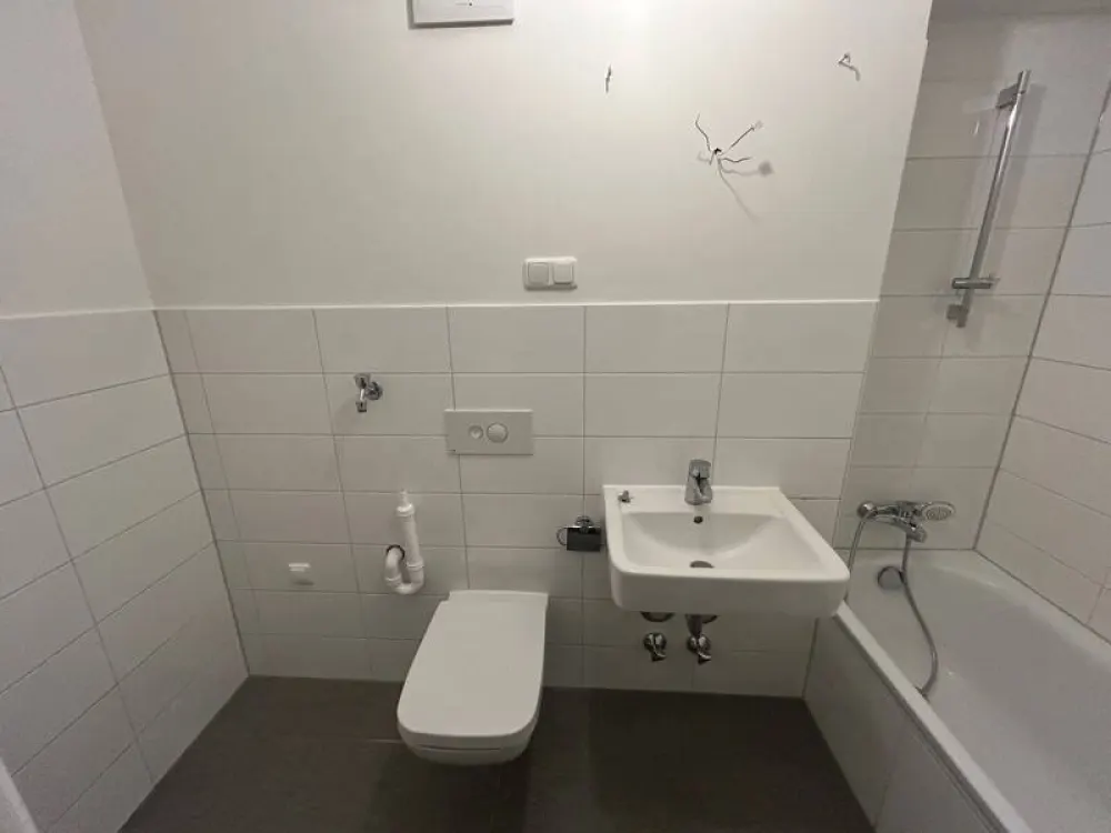 Ansprechende, großzügige 3-Zimmer-Wohnung mit Wand und Bodenbelag