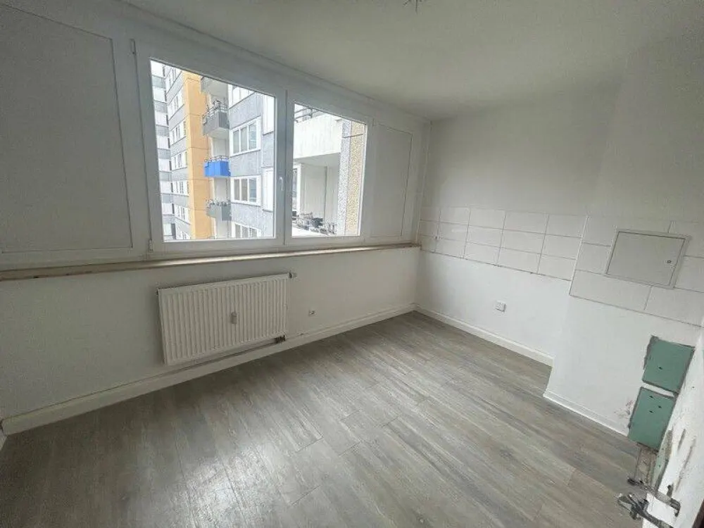 Ansprechende, großzügige 3-Zimmer-Wohnung mit Wand und Bodenbelag