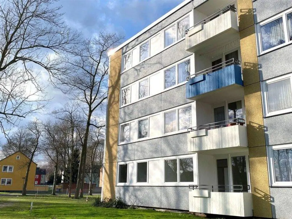 Ansprechende, großzügige 3-Zimmer-Wohnung mit Wand und Bodenbelag