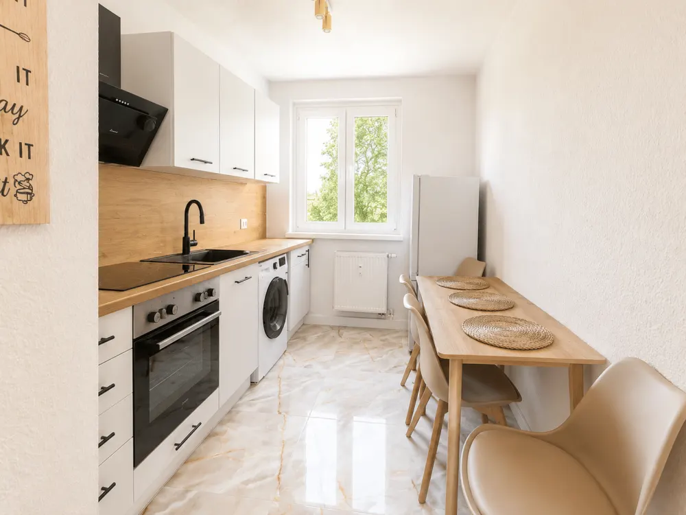 Exclusive, Fully Furnished 2-Room Apartment with Balcony