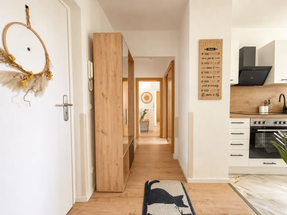 Exclusive, Fully Furnished 2-Room Apartment with Balcony