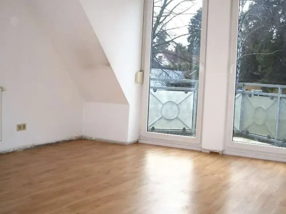Dachgeschoß-Maisonette mit 4 Zimmern und 3 Balkonen vor den Toren von Frohnau!!! Frei ab 01.10.2026