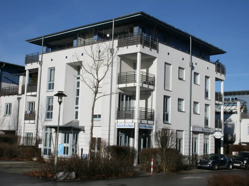 Taufkirchen - schönes, ruhiges und helles 1 Zimmer Apartment, Balkon, EBK. 1. September oder 1. Okt.