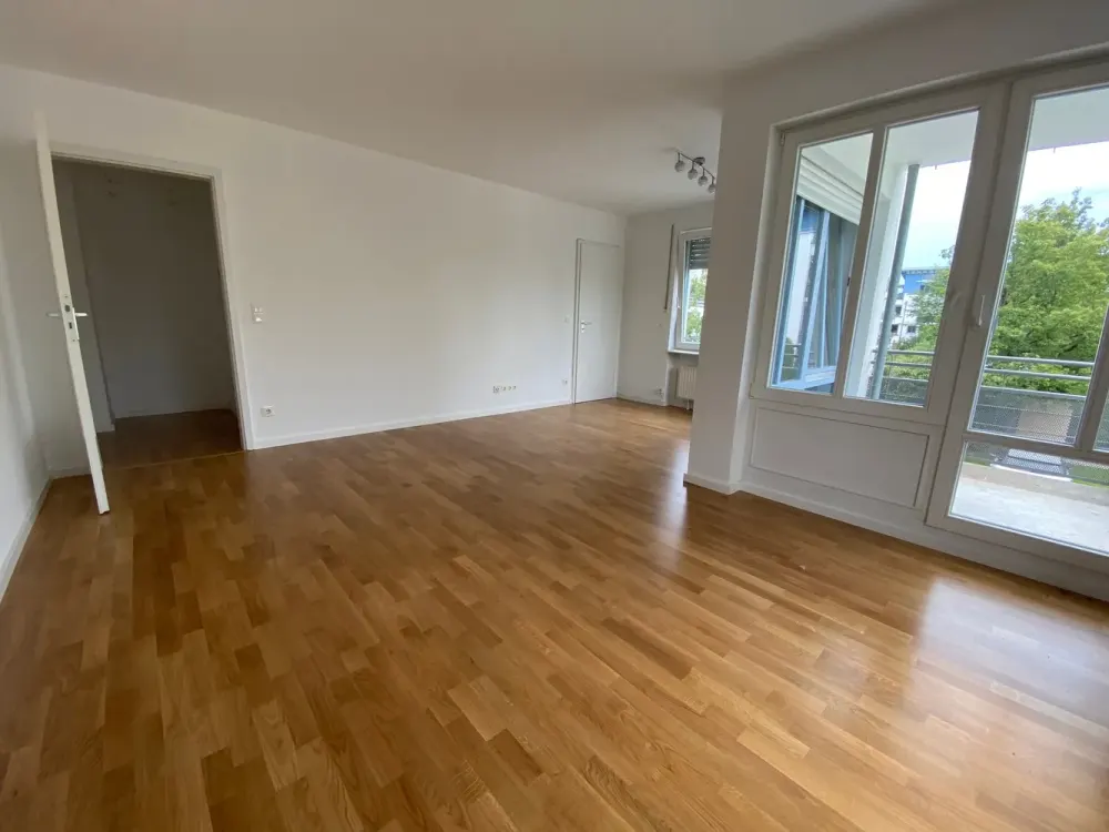 Taufkirchen - schönes, ruhiges und helles 1 Zimmer Apartment, Balkon, EBK. 1. September oder 1. Okt.