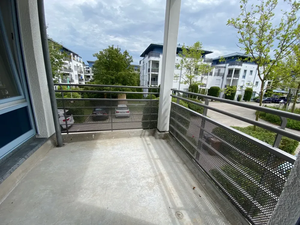 Taufkirchen - schönes, ruhiges und helles 1 Zimmer Apartment, Balkon, EBK. 1. September oder 1. Okt.