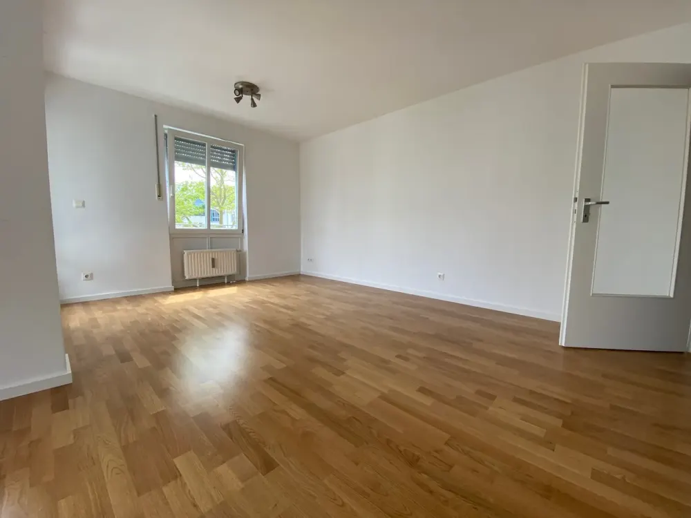 Taufkirchen - schönes, ruhiges und helles 1 Zimmer Apartment, Balkon, EBK. 1. September oder 1. Okt.