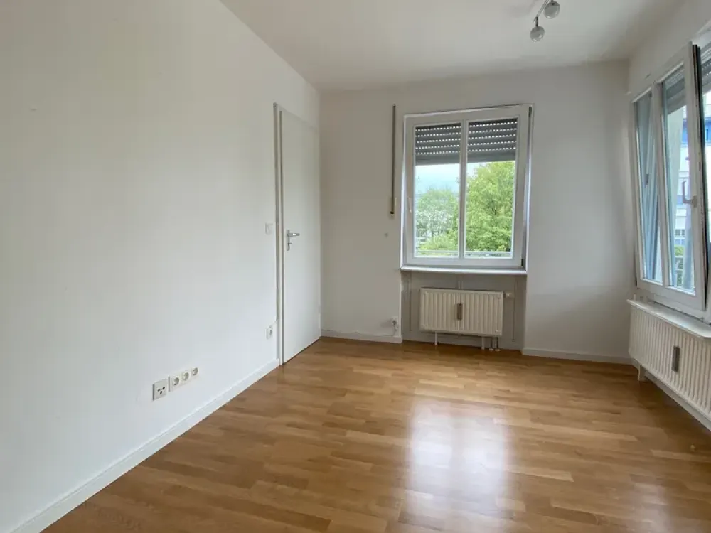 Taufkirchen - schönes, ruhiges und helles 1 Zimmer Apartment, Balkon, EBK. 1. September oder 1. Okt.