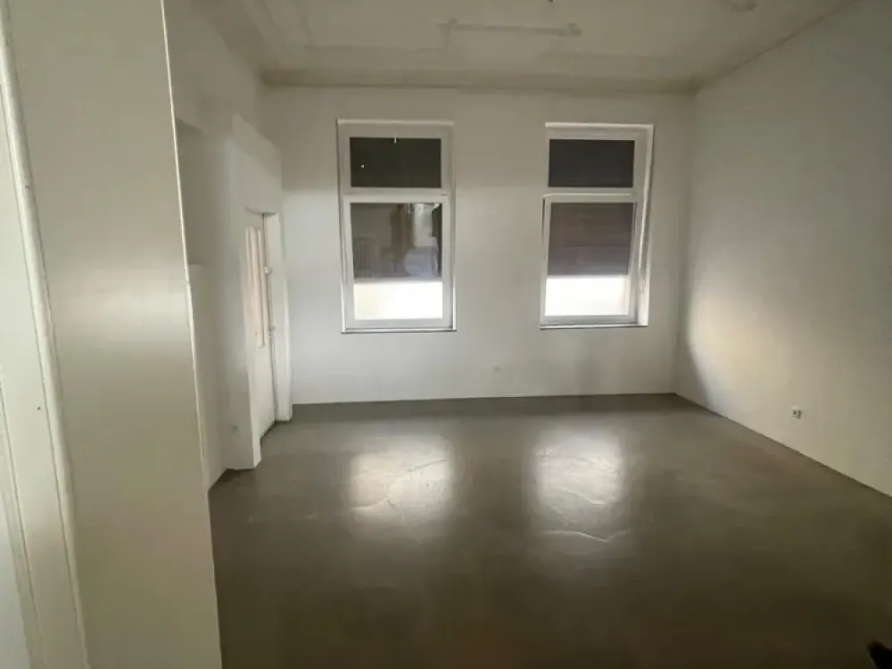 Altbau: 5 Zimmer mit exkl. Garten