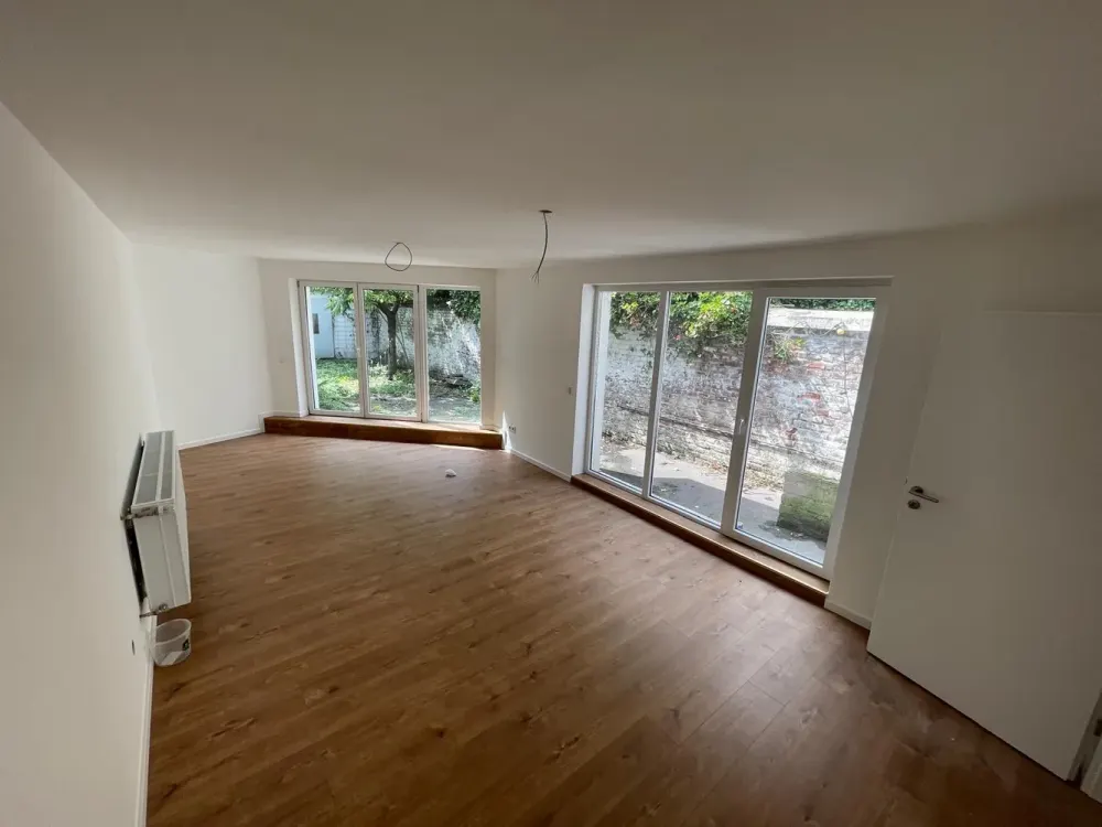 Altbau: 5 Zimmer mit exkl. Garten