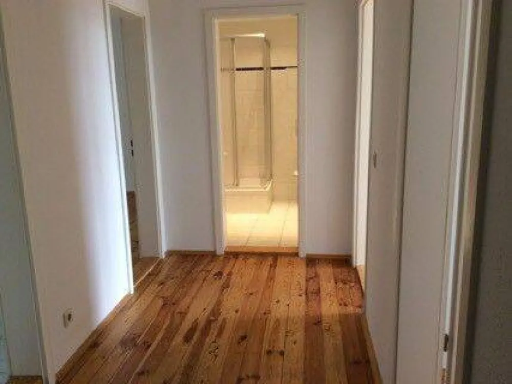 4 Raum Wohnung mit Balkon in Sanierung