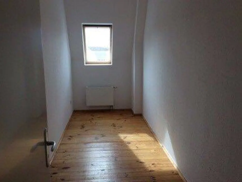 4 Raum Wohnung mit Balkon in Sanierung