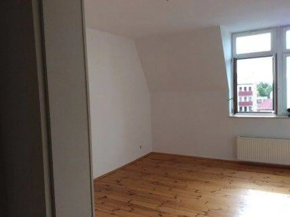 4 Raum Wohnung mit Balkon in Sanierung