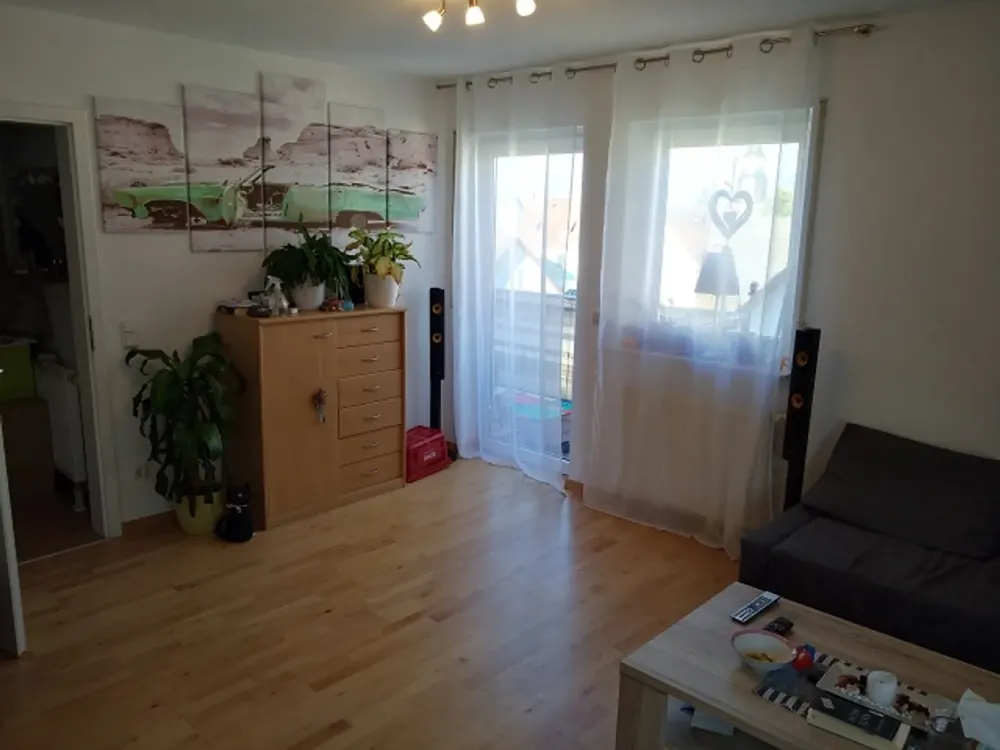 Neu renovierte Maisonette Wohnung in Wetteraukreis, Rosbach vor der Höhe mit Balkon.
