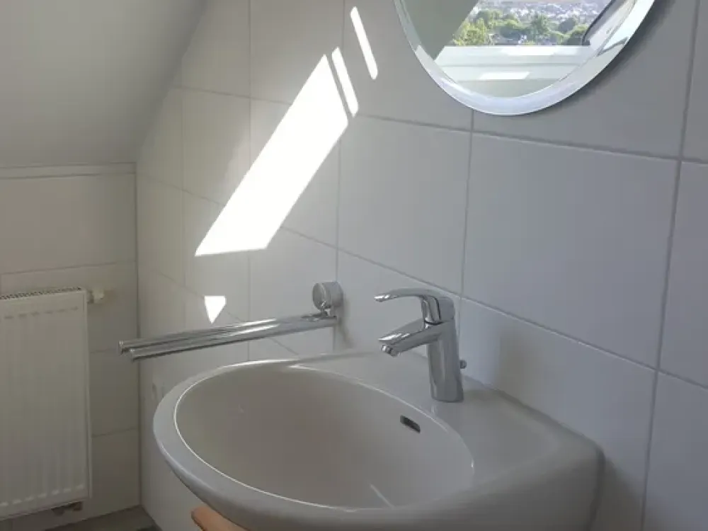 Neu renovierte Maisonette Wohnung in Wetteraukreis, Rosbach vor der Höhe mit Balkon.