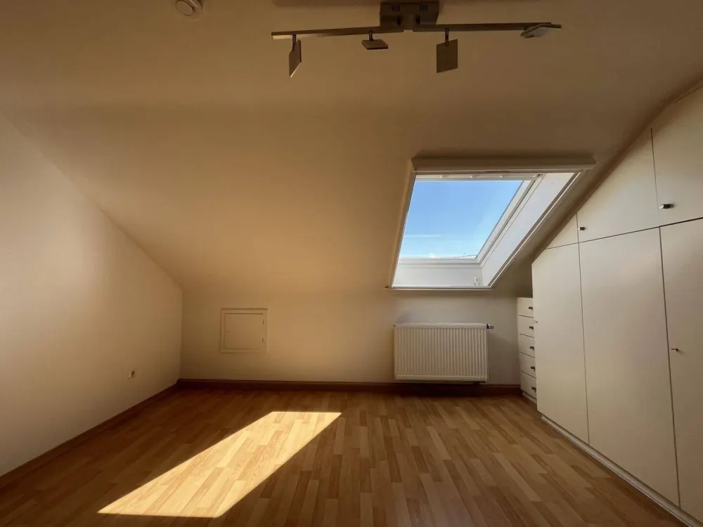 KA-Grünwettersbach / helle & gepflegte 2-Zimmer-DG-Whg mit EBK / ab 01.11.2026