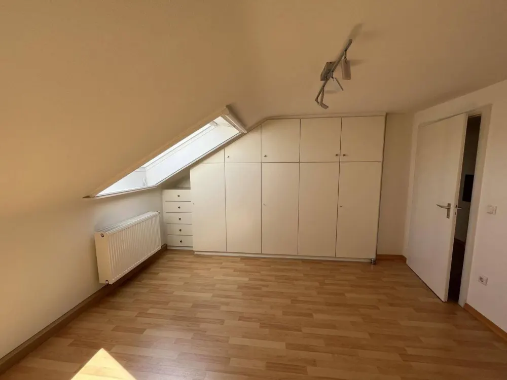 KA-Grünwettersbach / helle & gepflegte 2-Zimmer-DG-Whg mit EBK / ab 01.11.2026