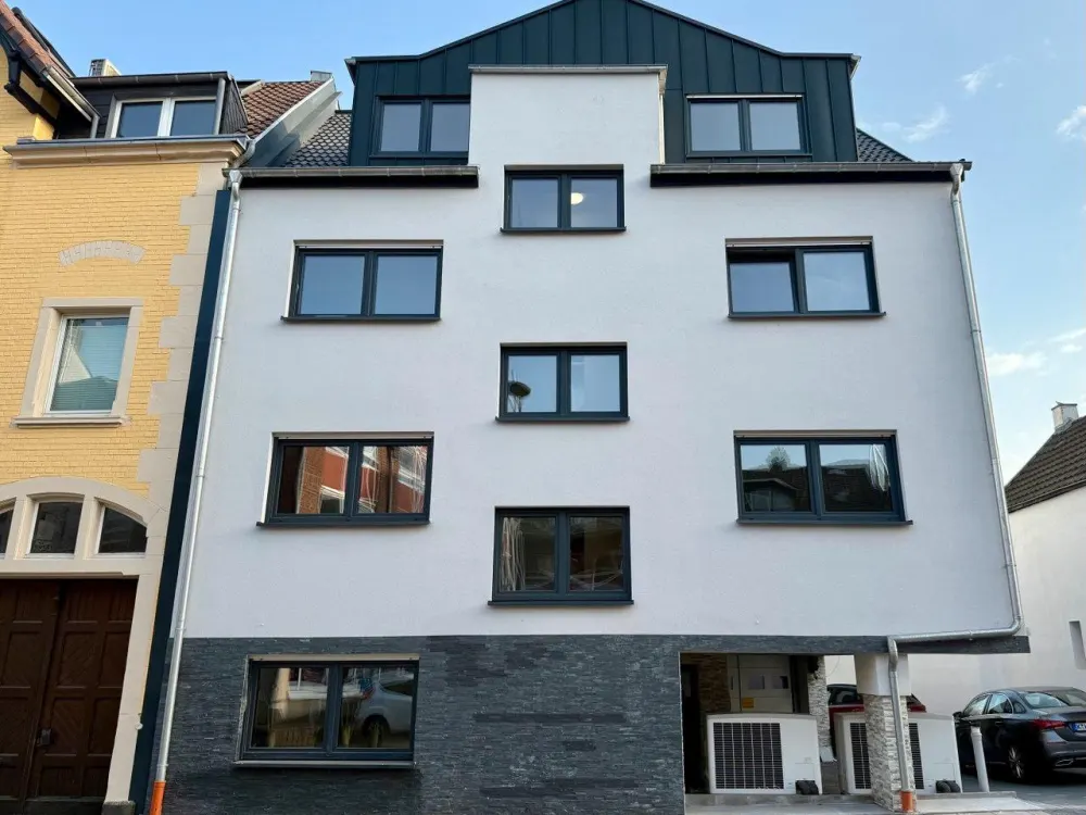 Wohnen am Rhein: Hochwertige 3-Zimmer-Maisonette im beliebten Köln-Sürth