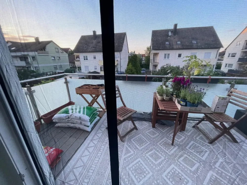 Großzügige 4-Zimmer-Dachgeschosswohnung mit Balkon, Kamin, EBK, Garage & Stellplatz