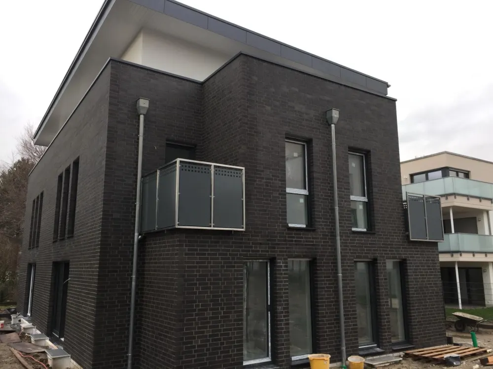 Modern 3-Room Ground Floor Apartment with Terrace & Parking Space