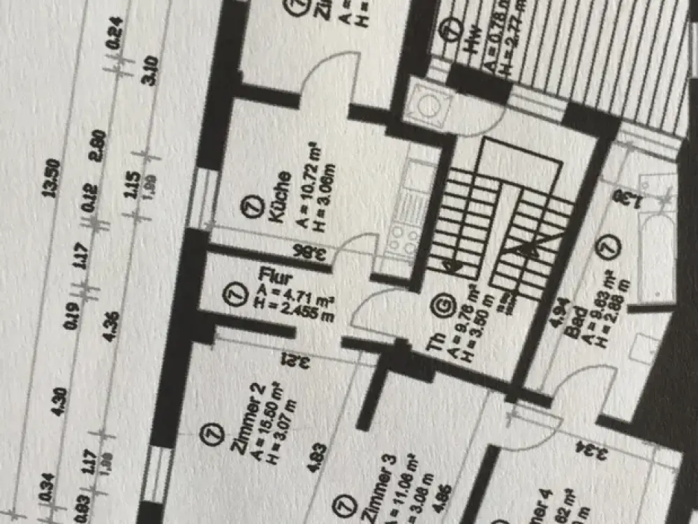 Spacious Old Building Apartment with High Ceilings