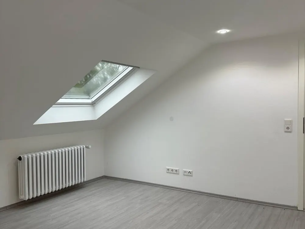 Dachgeschosswohnung zu vermieten
