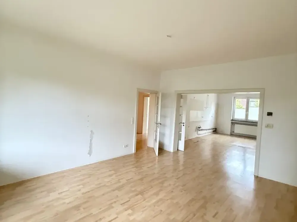 5-Raum-Wunder mit 2 Bädern und Balkon im Saarlandstraßen-Viertel!
