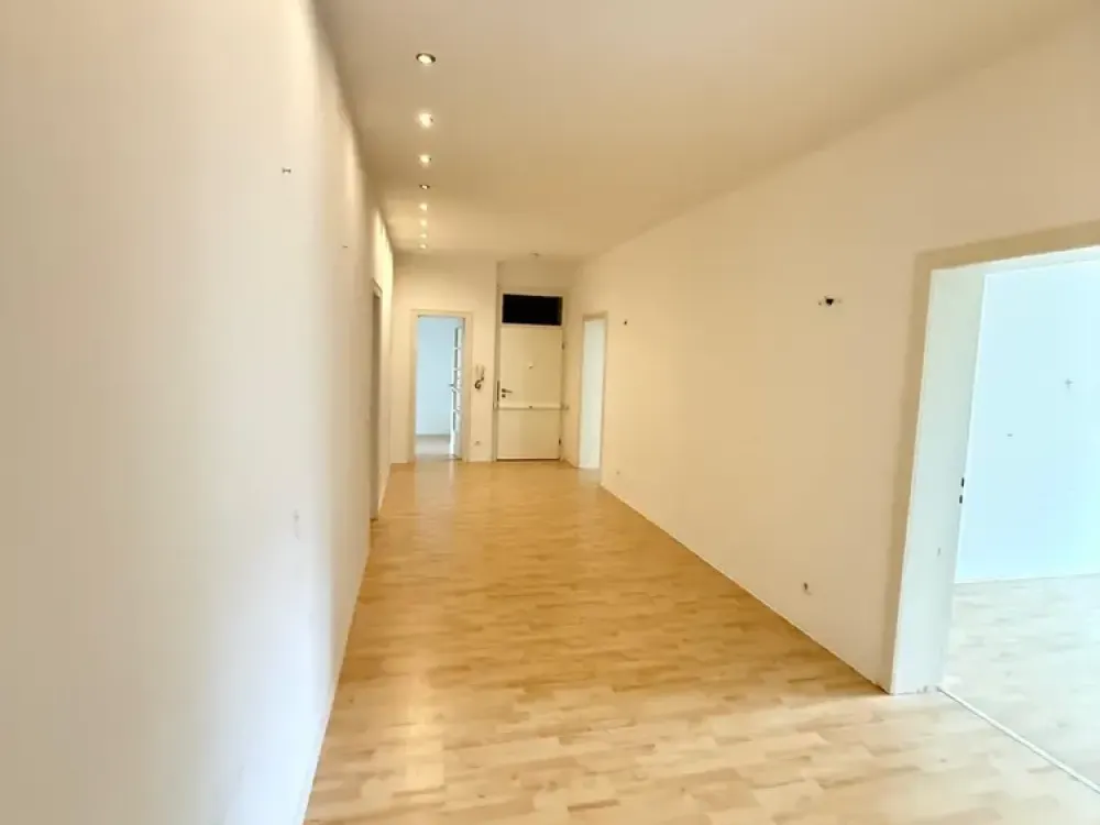5-Raum-Wunder mit 2 Bädern und Balkon im Saarlandstraßen-Viertel!