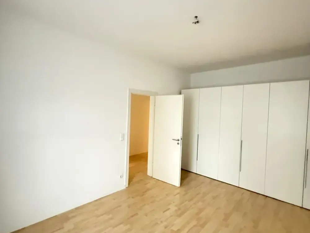 5-Raum-Wunder mit 2 Bädern und Balkon im Saarlandstraßen-Viertel!