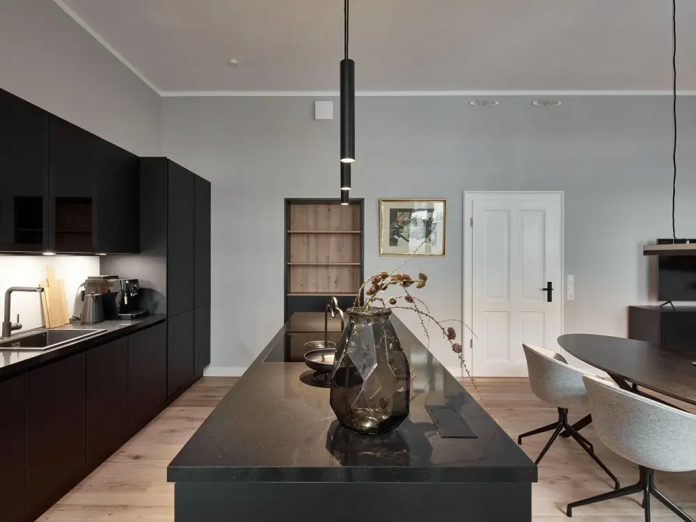 Luxus-Wohnung - Kernsanierung mit High-End-Möblierung & zwei Terrassen