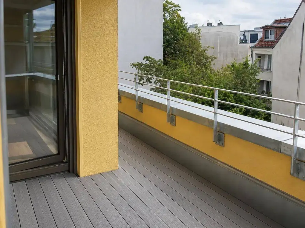 Erstbezug: 2-Zimmer-Neubau-Penthouse mit 21 m² Sonnenterrasse, Einbauküche & Aufzug