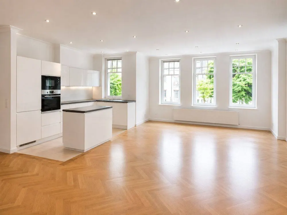 Elegante Vier-Zimmer-Altbauwohnung mit Stuckelementen und Parkett