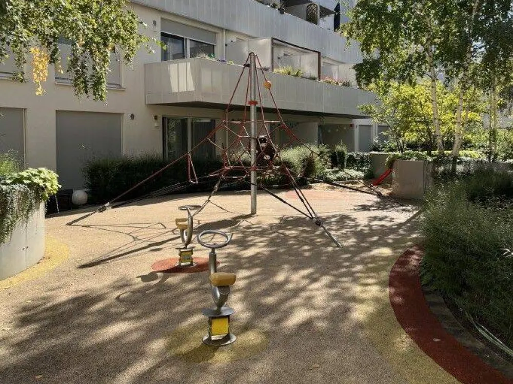 Impressive Modern Family Apartment with Fitted Kitchen! 2 Balconies! Terrace!