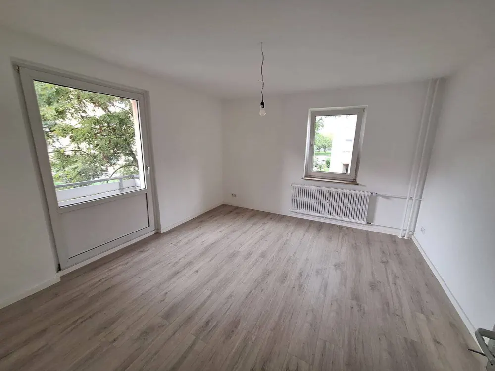 2 Zimmer mit Balkönchen frisch renoviert am Hafen