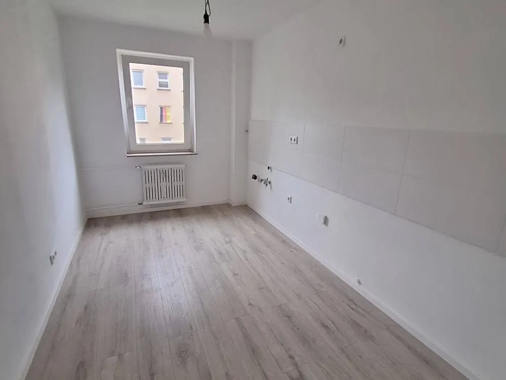 2 Zimmer mit Balkönchen frisch renoviert am Hafen