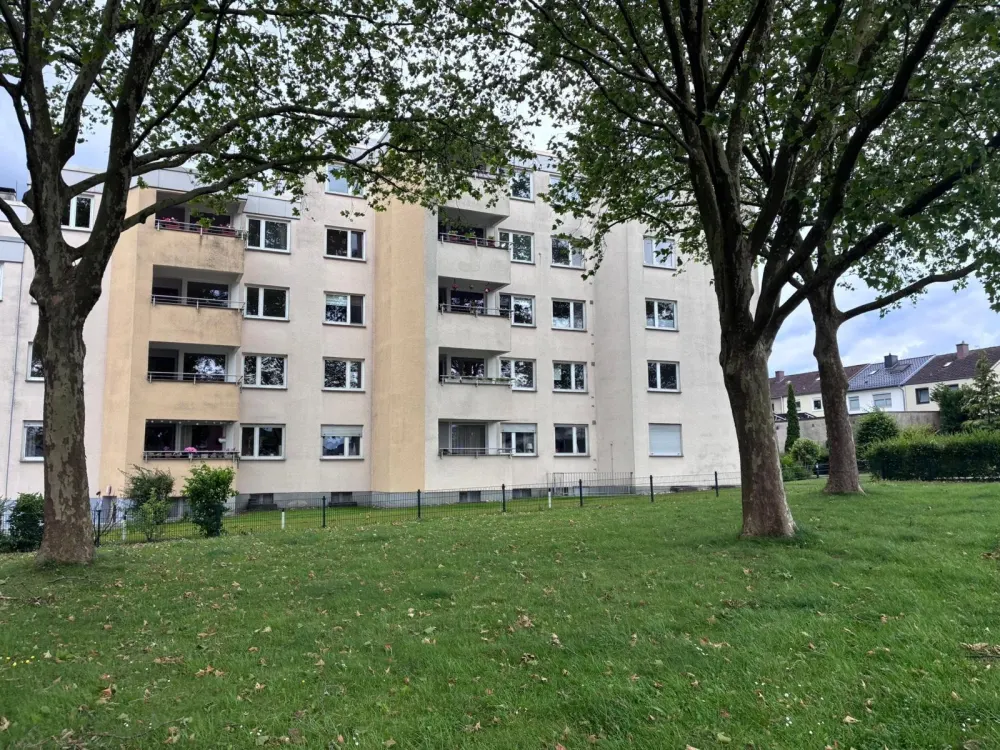 Bright 2-Room Apartment, Balcony & Elevator, Südstadt and University