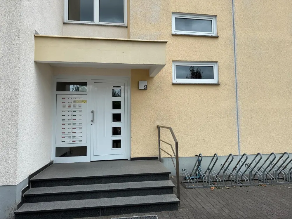 Bright 2-Room Apartment, Balcony & Elevator, Südstadt and University