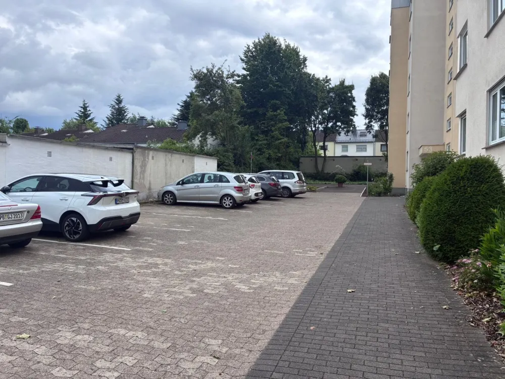 Bright 2-Room Apartment, Balcony & Elevator, Südstadt and University
