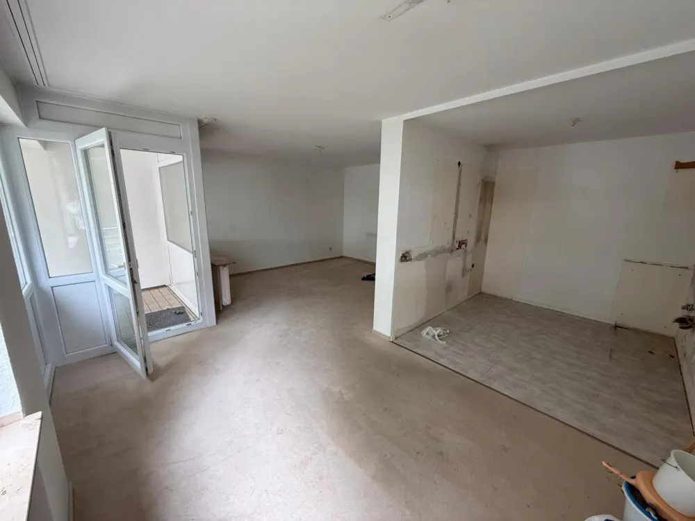 Bright 2-Room Apartment, Balcony & Elevator, Südstadt and University