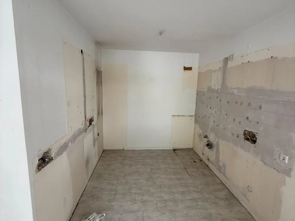Bright 2-Room Apartment, Balcony & Elevator, Südstadt and University