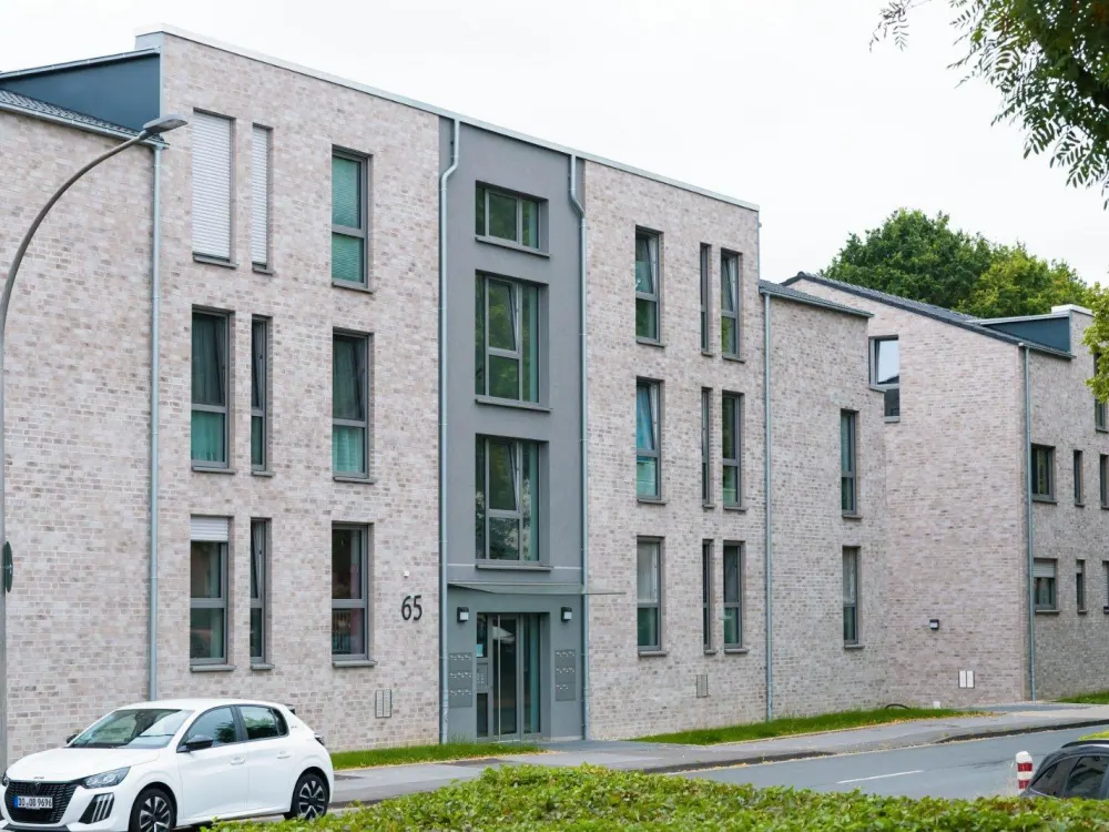 WBS erforderlich - schöne Neubau-Dachgeschoss-Wohnung mit Balkon