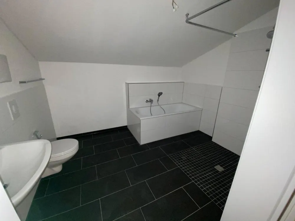 WBS erforderlich - schöne Neubau-Dachgeschoss-Wohnung mit Balkon