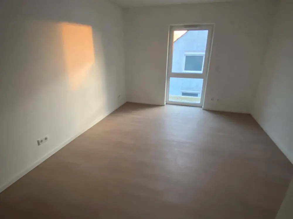 WBS erforderlich - schöne Neubau-Dachgeschoss-Wohnung mit Balkon