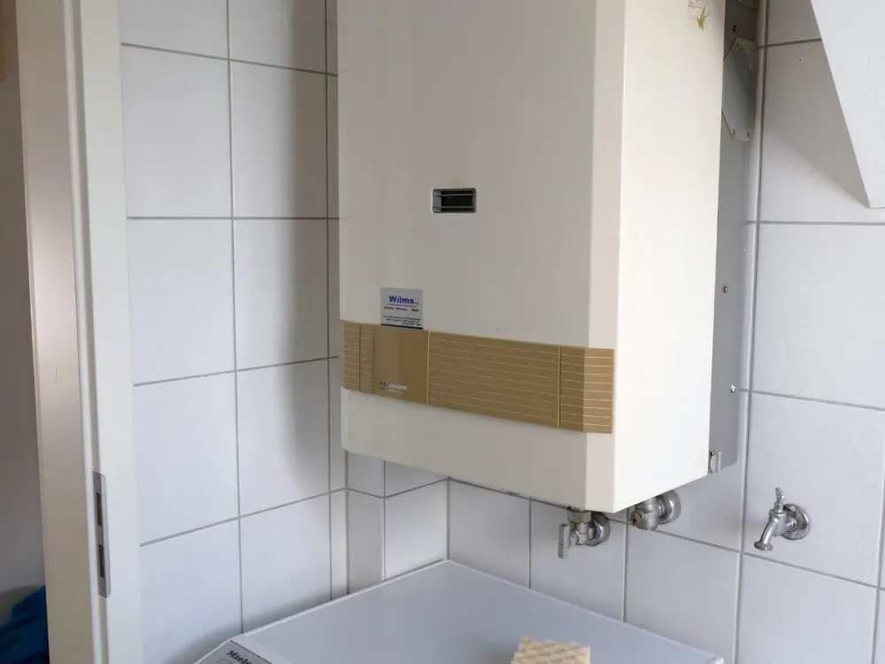 2 Raum DG Wohnung ab sofort zu vermieten ideal für Studenten