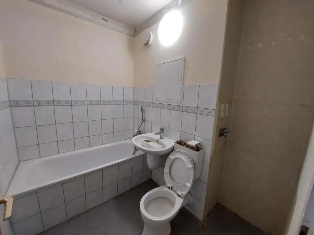 Renovierungsbedürfte 3 Zimmer WBS 160/180/220 Wohnung in Hönow