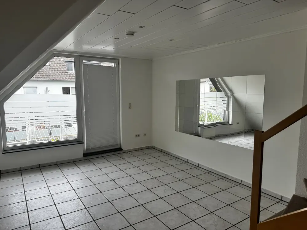 Schöne, hochwertige geräumige zwei Zimmer Wohnung in Solingen, Wald