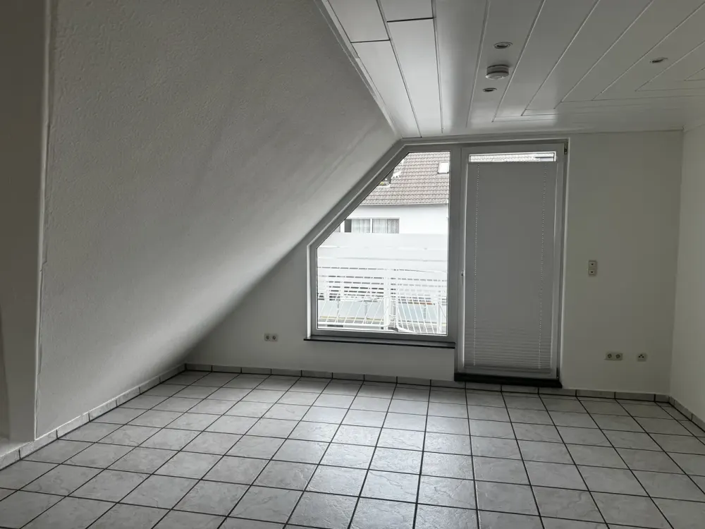 Schöne, hochwertige geräumige zwei Zimmer Wohnung in Solingen, Wald