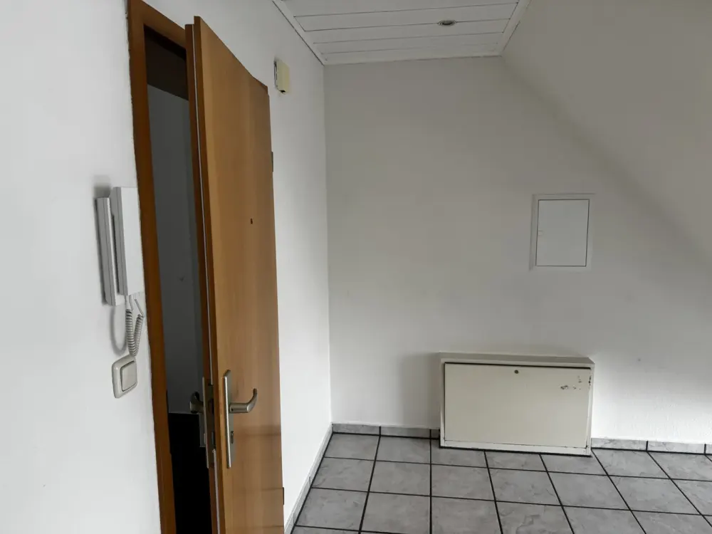 Schöne, hochwertige geräumige zwei Zimmer Wohnung in Solingen, Wald