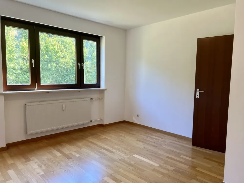 Renovierte und bezugsfreie Wohlfühloase direkt am Perlacher Forst