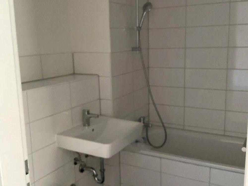 Ab sofort: 3-Zimmer-Wohnung mit Loggia und Wannenbad!