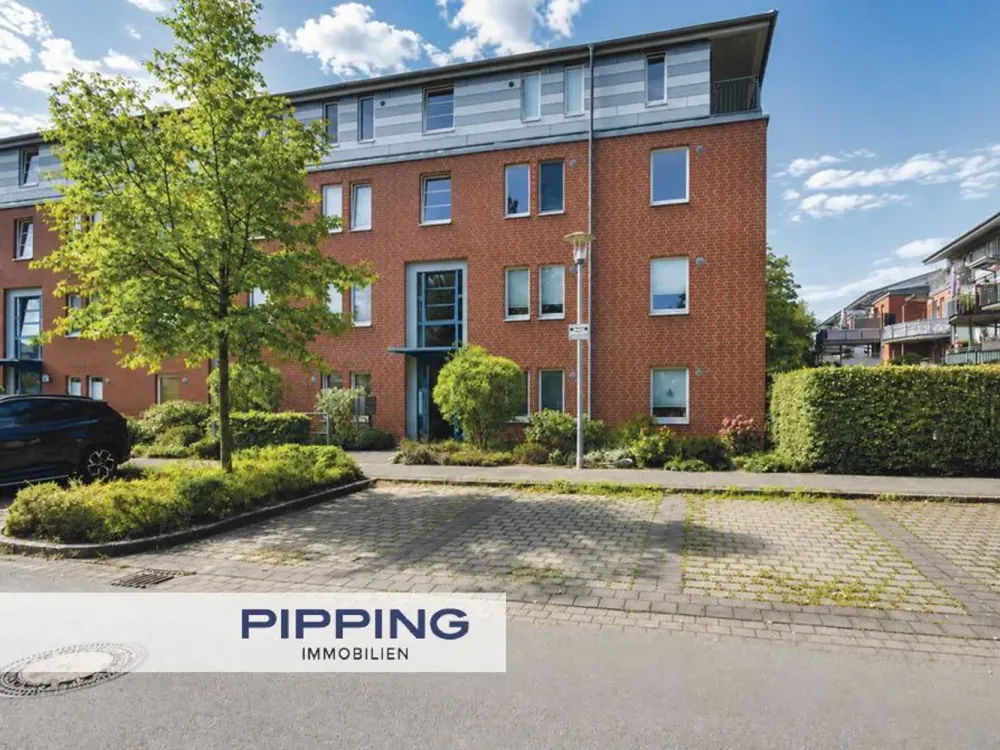 In the Heart of Wentorf: "Light-Filled 3-Room Apartment with Balcony"
